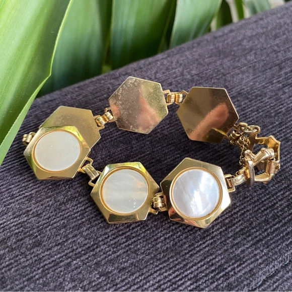 Mother of Pearl Gold Tone Hexagonal Art Deco Bracelet with Safety - Picture 13 of 14